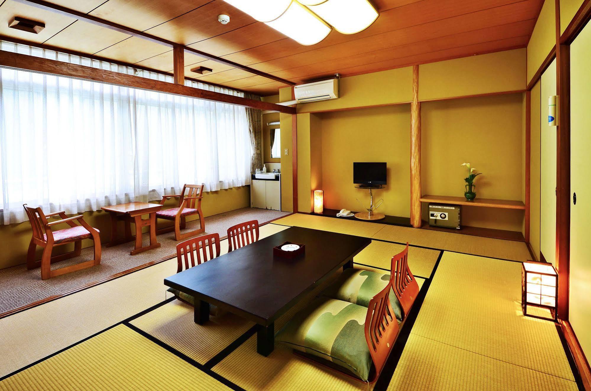 โรงแรมซันริเวอร์ โอโบะเกะ มิโยชิ ภายนอก รูปภาพ